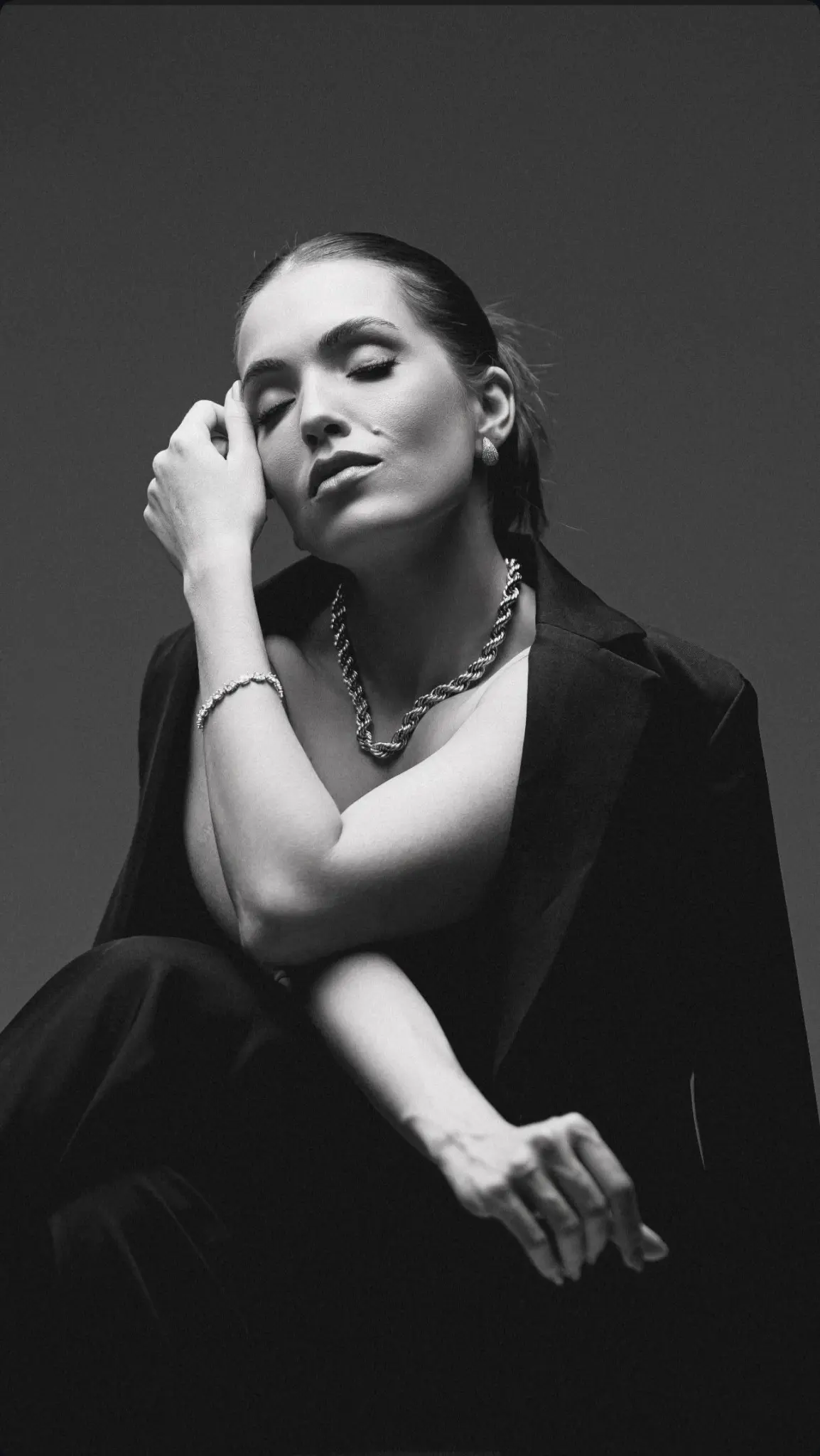 Retrato editorial da Dra. Rafaela Lobo